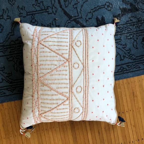 NWT Anthropologie pillow cream and navy - 22 x 22 - Picture 1 of 6